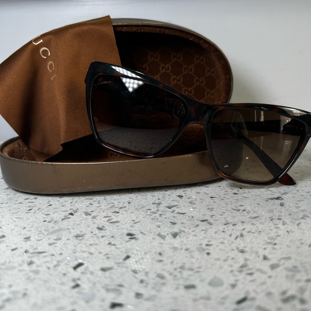 Cat Eye GUCCI Sunglasses